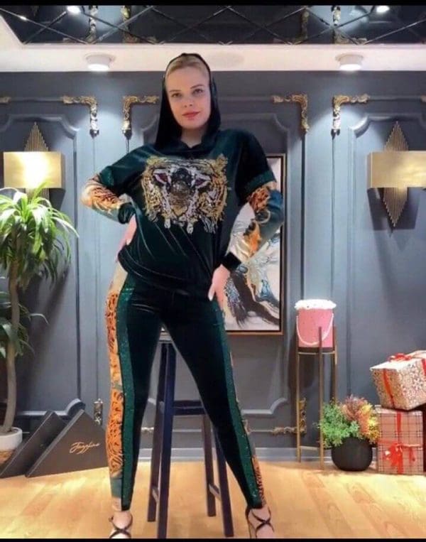 Jazzline Women 2 PCs Rhinestones Tiger Head Design Smooth Velvet Outfit Set Formal Wear Tracksuit With Hood Long Sleeve-Green (Sz 46)